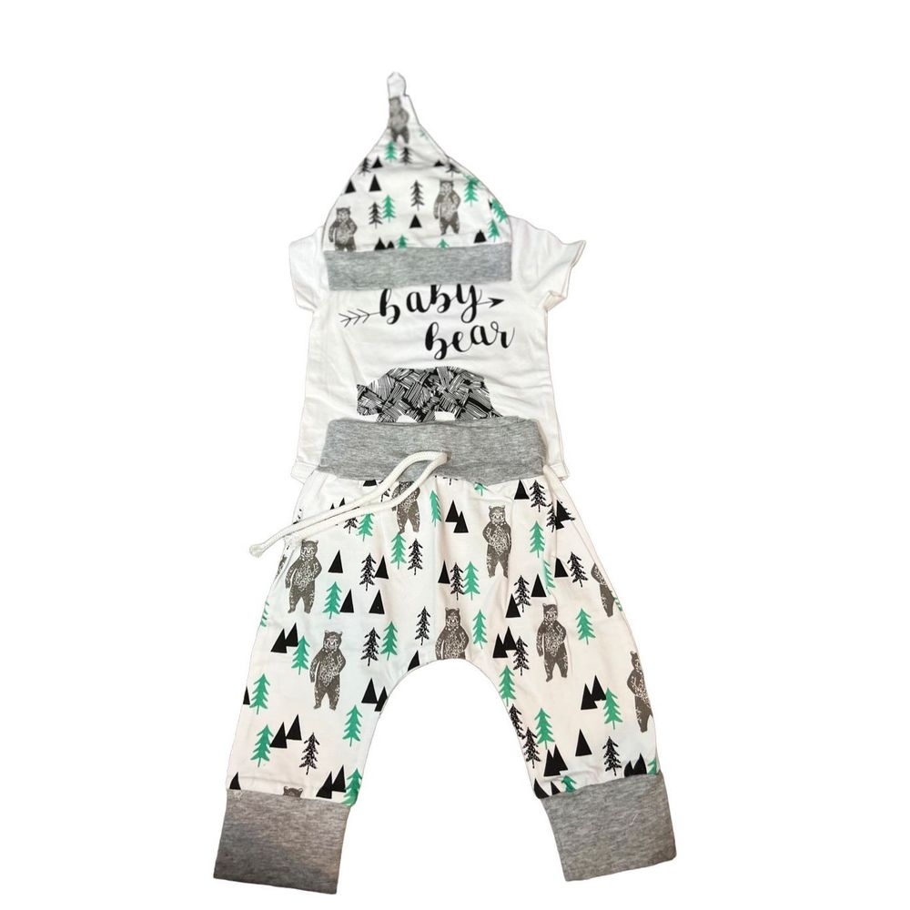 Baby boy 0-3 month baby bear outfit with matching tie-hat. Brand new never worn